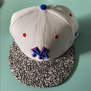 New Era NY Yankees hat with Cement brim